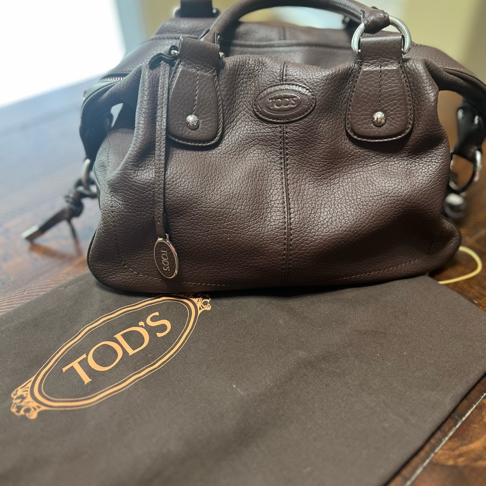 Tod’s Leather Hangbag. Like New Condition